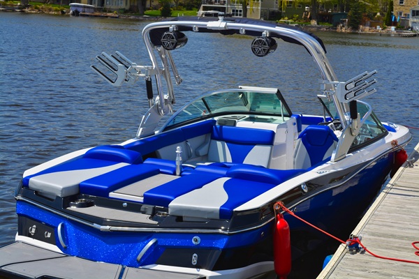 Wake boat